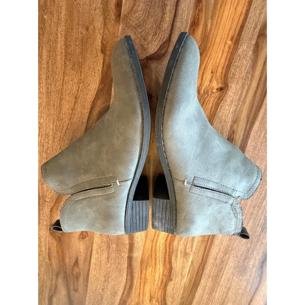 Sun +‎ Stone Womens Grey Faux Suede Ankle Boots Side Zip Cutout Booties Size 7